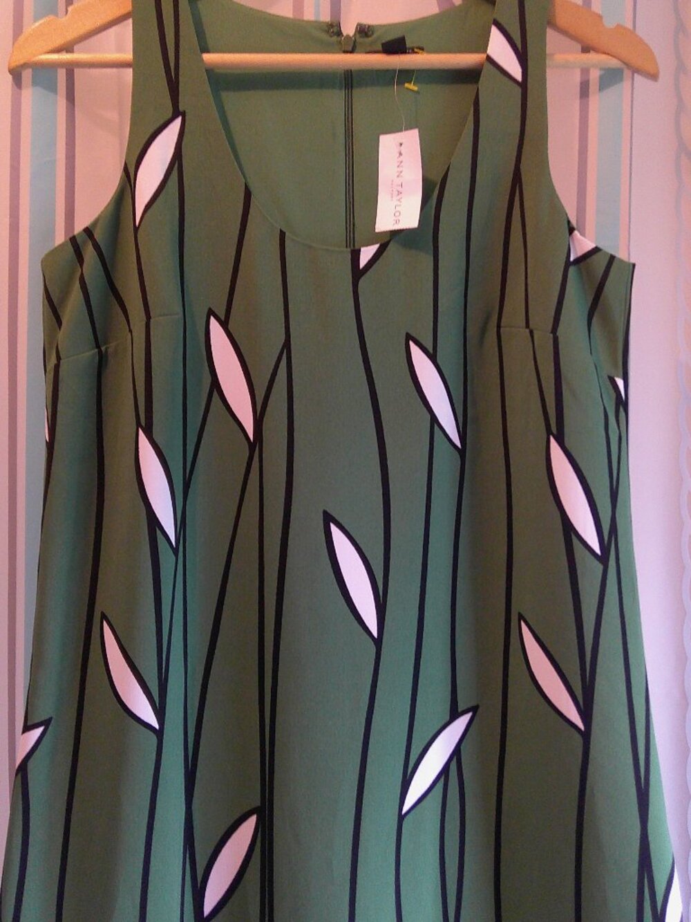 NWT "Ann Taylor" Leafy Green Shift DRESS Sleeveless/Lined Woman Sz 2